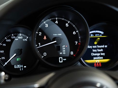 Certified 2026 Porsche Macan AWD/4WD image 19