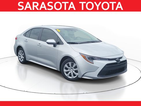 Certified 2025 Toyota Corolla LE FWD image 1