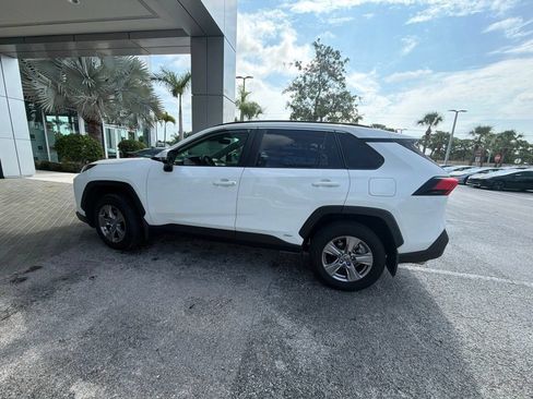Certified 2022 Toyota RAV4 XLE AWD/4WD image 4