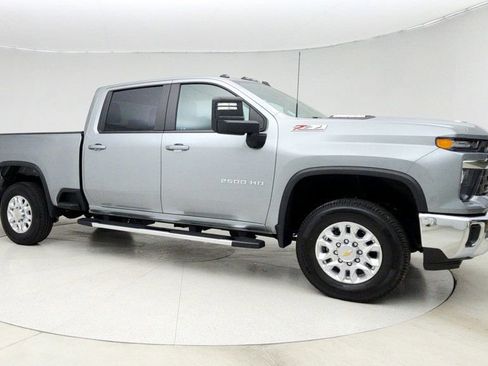 Used 2024 Chevrolet Silverado 2500 LT w/ Z71 Off-Road Package image 3