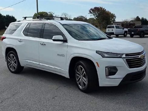 Certified 2023 Chevrolet Traverse High Country w/ LPO, Floor Liner Package image 2