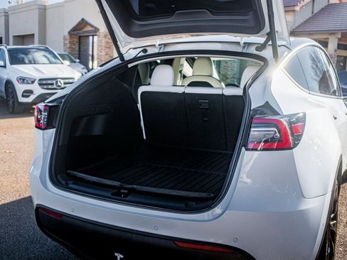 Used 2020 Tesla Model Y Long Range image 29