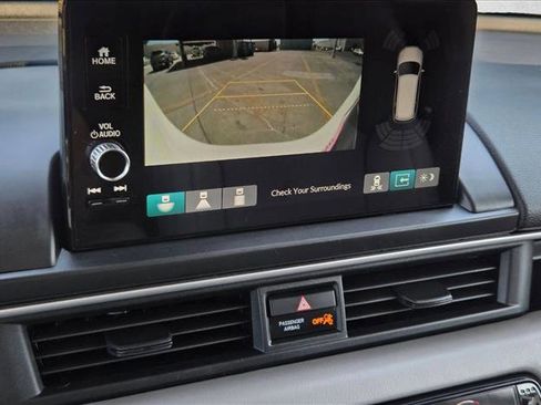 Used 2025 Honda Pilot Touring image 12