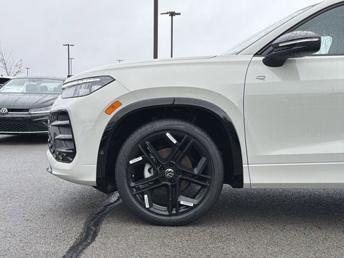 New 2026 Volkswagen Tiguan SE R-Line FWD image 9