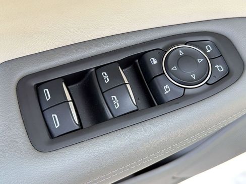 Used 2023 Cadillac XT6 Premium Luxury image 11