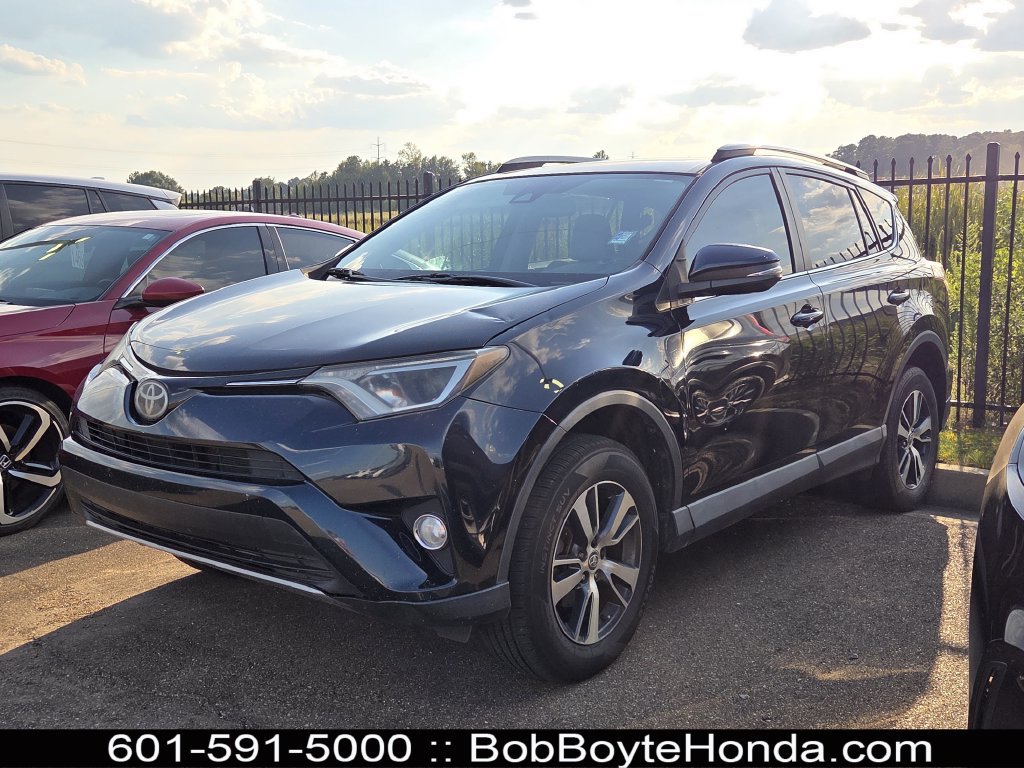 Used 2017 Toyota RAV4 XLE FWD image 1