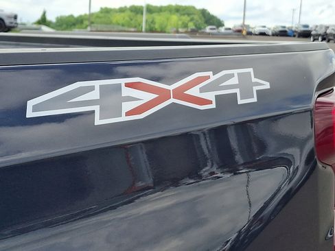 Used 2022 Chevrolet Silverado 1500 LT AWD/4WD image 33