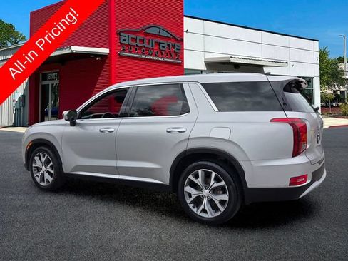 Used 2022 Hyundai Palisade SEL w/ Premium Package FWD image 3