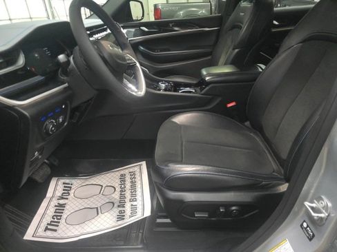 Used 2022 Jeep Grand Cherokee Trailhawk image 16