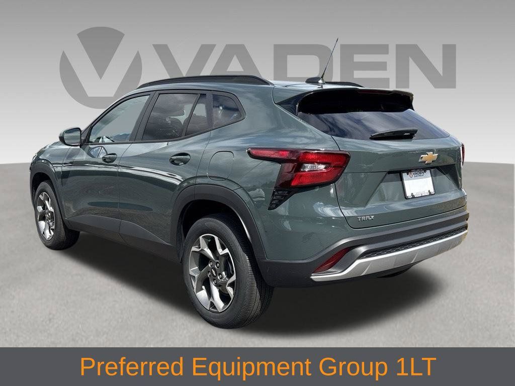 Used 2025 Chevrolet Trax LT FWD image 10
