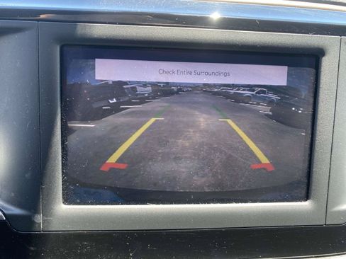 Used 2022 Chrysler Voyager LX FWD image 23