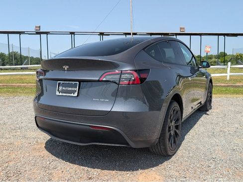 Used 2022 Tesla Model Y Long Range AWD/4WD image 5