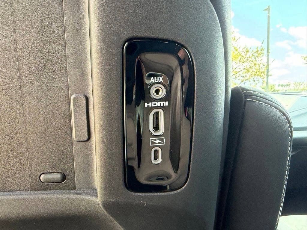 New 2026 Chrysler Pacifica Select FWD image 29
