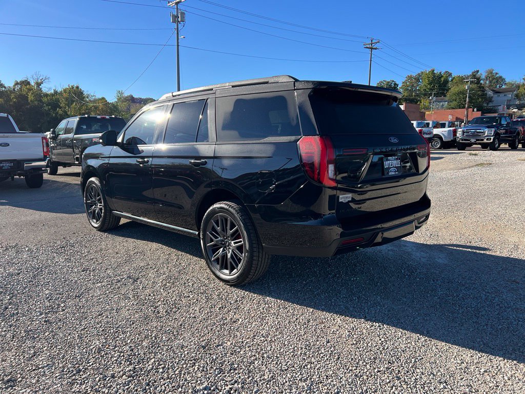 Used 2025 Ford Expedition Platinum w/ Stealth Performance Package AWD/4WD image 6