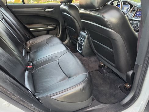 Used 2017 Chrysler 300 Limited RWD image 15