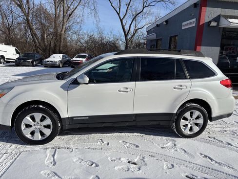 Used 2011 Subaru Outback 2.5i Limited image 2