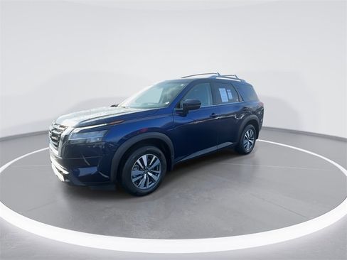 Used 2024 Nissan Pathfinder SL image 4