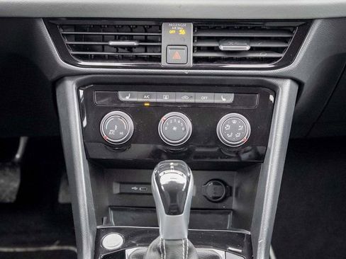 Used 2023 Volkswagen Taos SE image 25