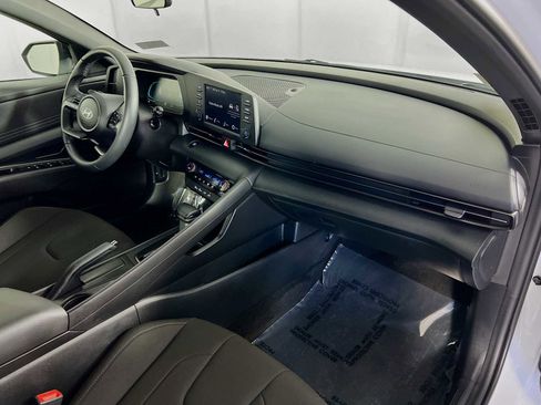 Certified 2025 Hyundai Elantra Sport FWD image 27