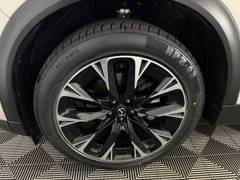 Used 2024 MAZDA CX-90 Plug-In Hybrid w/ Premium Plus image 11