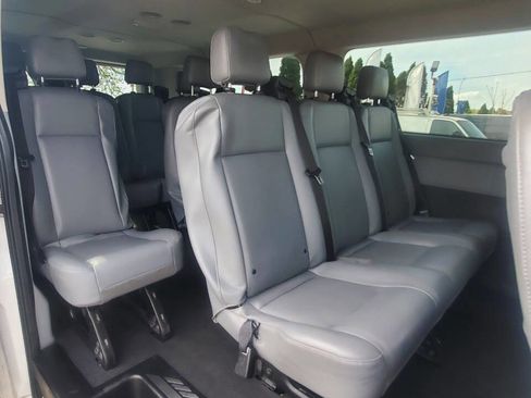 Used 2018 Ford Transit 350 XL image 28