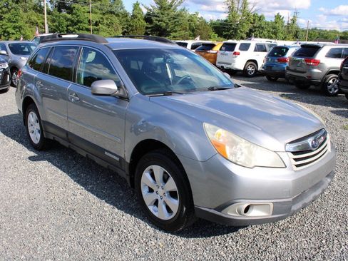 Used 2011 Subaru Outback 2.5i Premium w/ All-Weather Pkg AWD/4WD image 4