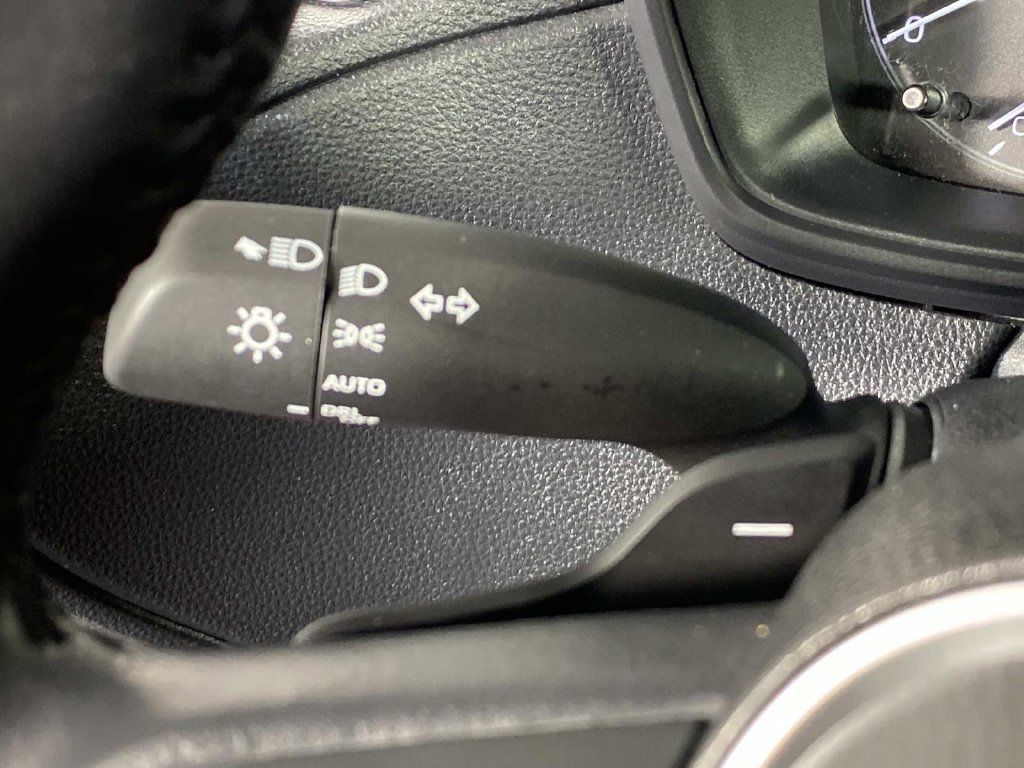 Used 2023 Toyota Corolla Cross AWD Hybrid w/ Moonroof Package image 19