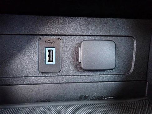 Used 2017 Ford Escape Titanium image 21