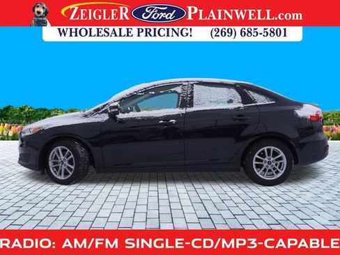 Used 2017 Ford Focus SE image 2