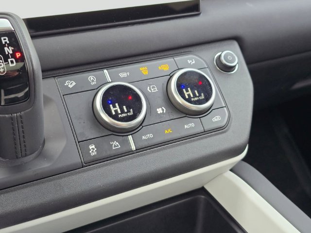 Used 2025 Land Rover Defender 110 S AWD/4WD image 27