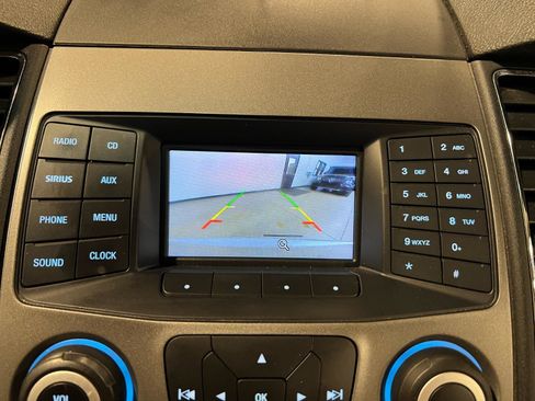 Used 2015 Ford Taurus SE image 18