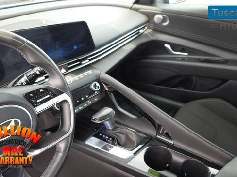 Used 2025 Hyundai Elantra SEL FWD image 22
