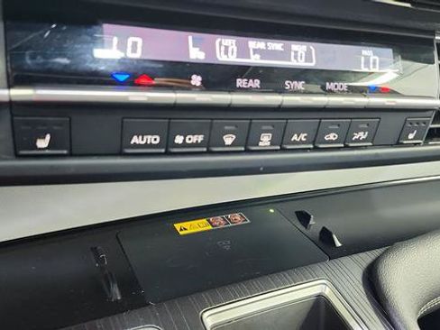 Used 2025 Toyota Sienna XLE w/ XLE Plus Package AWD/4WD image 18