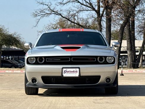 Used 2021 Dodge Challenger R/T image 2