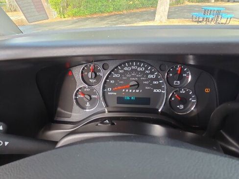 Used 2025 Chevrolet Express 2500 Work Van w/ Driver Convenience Package image 3