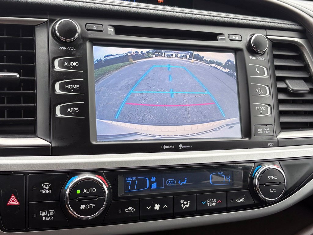 Used 2014 Toyota Highlander XLE FWD image 12