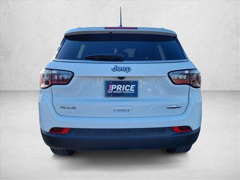 Used 2025 Jeep Compass Latitude image 6