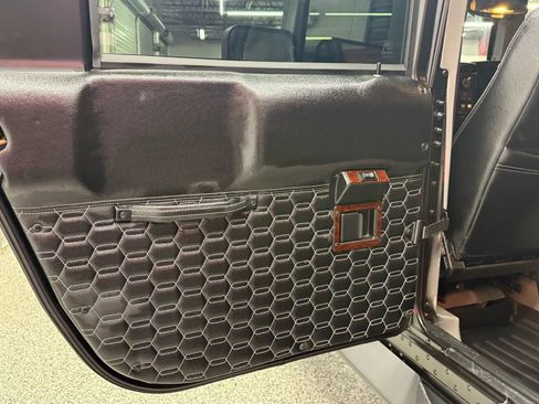 Used 2002 HUMMER H1 4-Door Wagon image 11