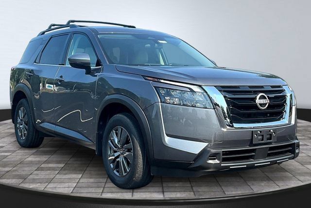 Used 2025 Nissan Pathfinder SV AWD/4WD image 3