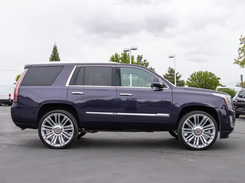 Used 2018 Cadillac Escalade Platinum AWD/4WD image 8