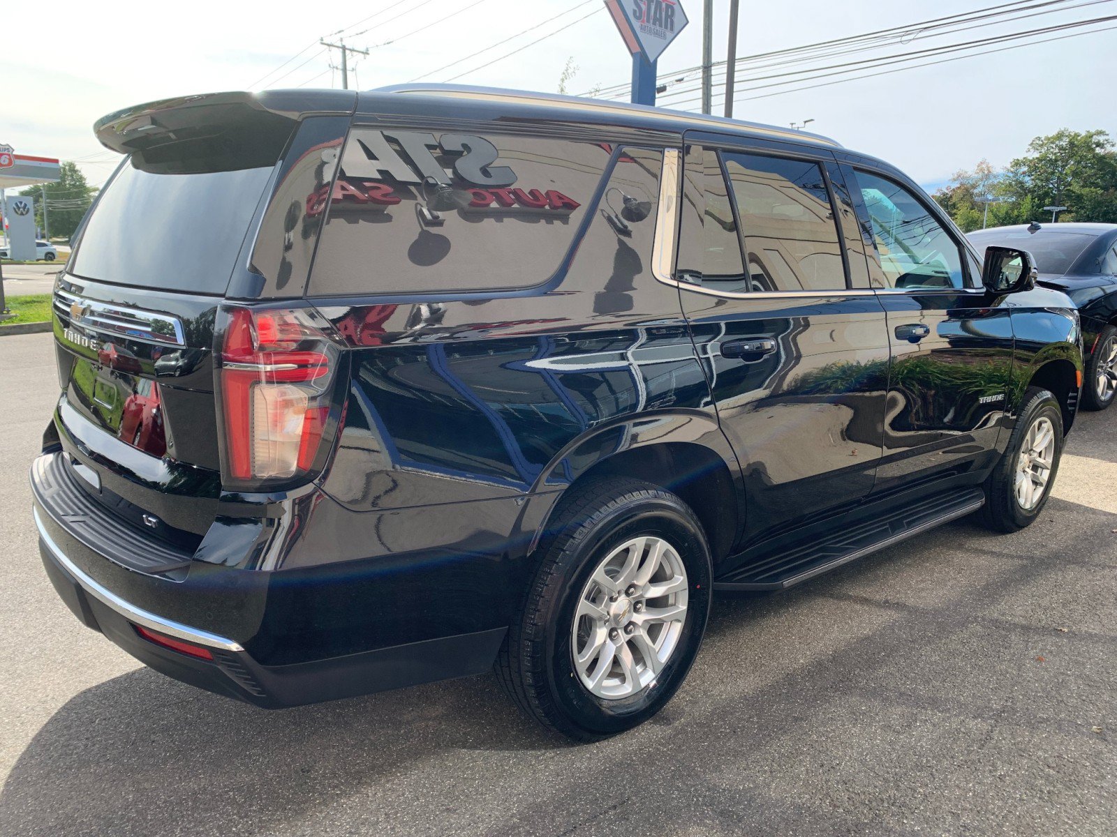 Used 2023 Chevrolet Tahoe LT w/ Luxury Package AWD/4WD image 7