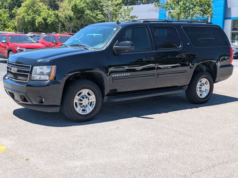 Used 2011 Chevrolet Suburban 2500 LT w/ Luxury Package AWD/4WD image 8