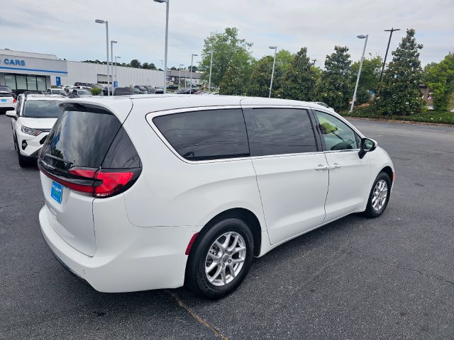 Used 2023 Chrysler Pacifica Touring-L FWD image 8
