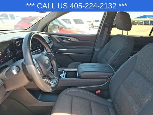 Used 2025 Chevrolet Traverse LT FWD image 25