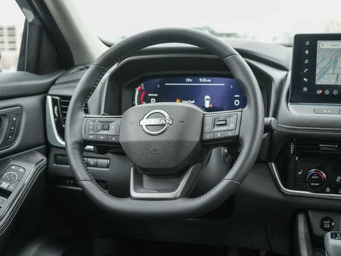 Used 2025 Nissan Rogue SL w/ Tech Package AWD/4WD image 16