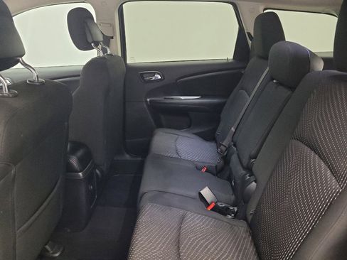 Used 2019 Dodge Journey SE image 18