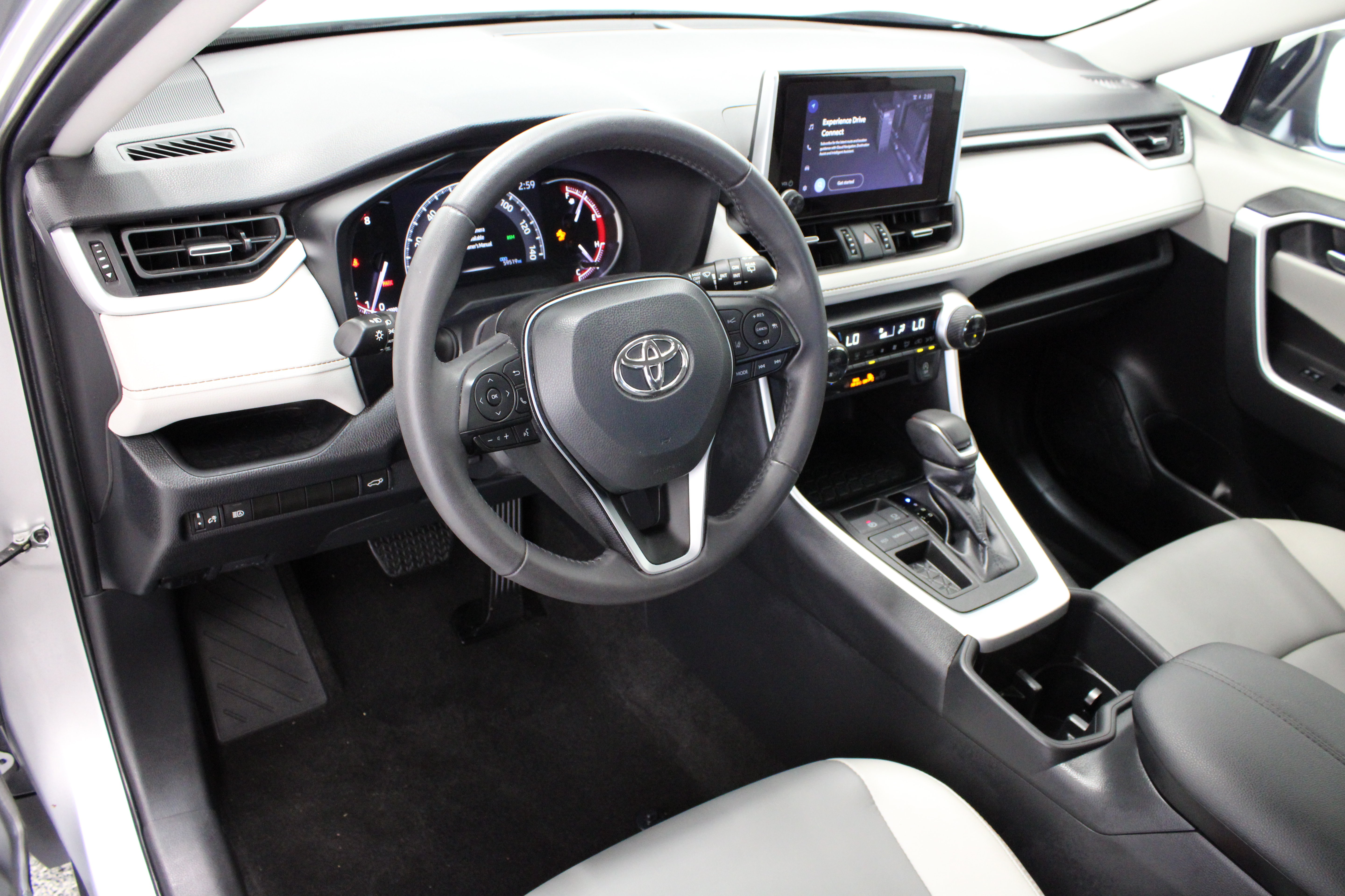 Used 2023 Toyota RAV4 XLE Premium FWD image 13