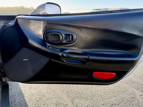 Used 2001 Chevrolet Corvette Convertible w/ Preferred Equipment Group2 image 30