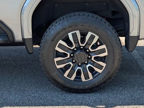 Used 2025 GMC Sierra 2500 Denali Ultimate image 12