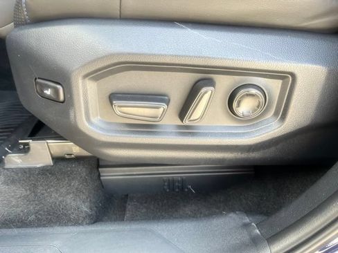 Used 2022 Toyota Tundra Platinum w/ Advanced Package AWD/4WD image 16